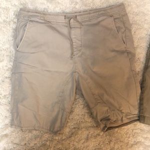 Men’s khaki shorts